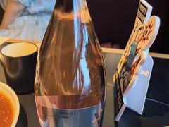 玛琳娜博尔粉黛起泡酒-胡桃里乐队酒馆(鎏嘉码头店)