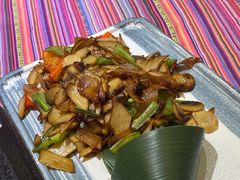 -香巴拉云南餐厅(华莱坞店)