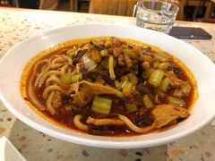 野蘑菇酸菜牛肉炒米粉-疆Jiang·新疆秘制料理