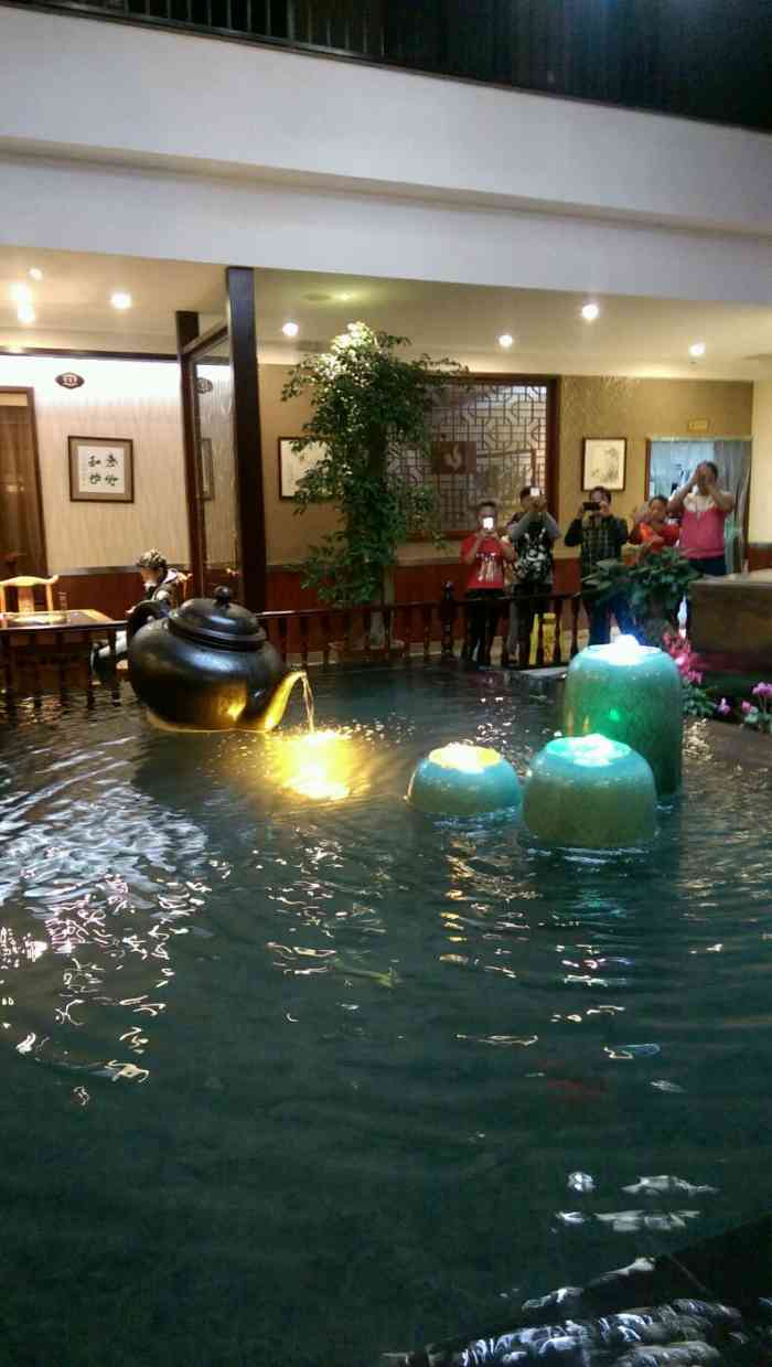 志晖园圆子鸡辣子鸡罗平店