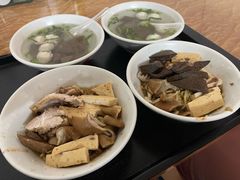 -松树干拌面店