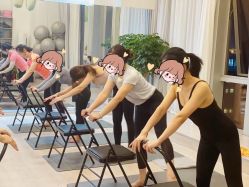 -小黑裙瑜伽·普拉提