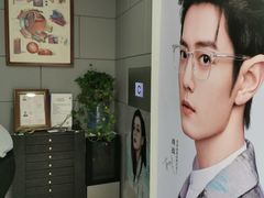 -翰佐蔡司小乐圆·依视路星趣控·暴龙眼镜折扣店