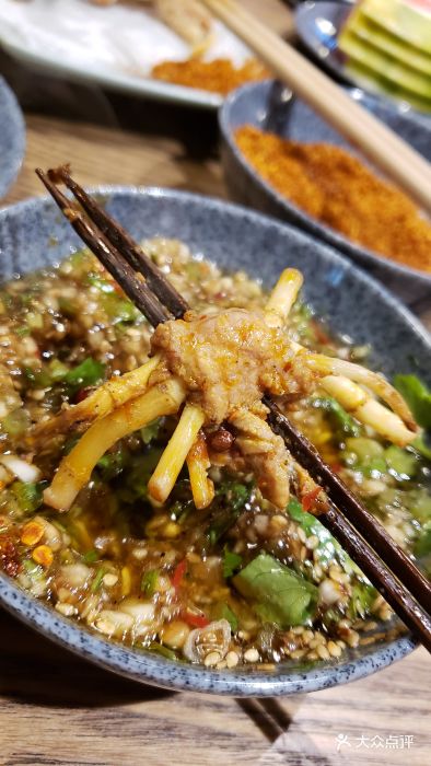 攀成钢小郡肝串串香(直营总店)折耳根牛肉图片 - 第1张