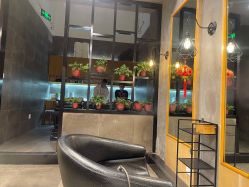 -时尚殿堂明星门店