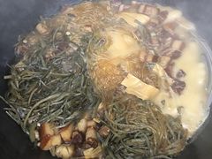 -粘豆包柴火铁锅炖