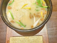 -银米·云南传统过桥米线(双廊黑金冠店)