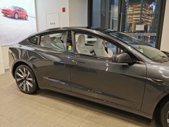 -TESLA 特斯拉(上海太古汇体验店)