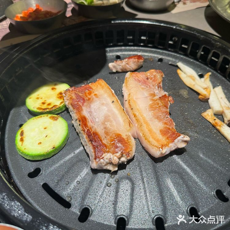 我奶奶排的蚂蚁洞终于轮到我们桌了!