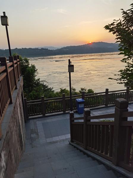 龙洲湾通江公园-"本来第一印象还不错,夕阳很美,整体也好看.