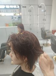 -DO A HAIRSTYLE