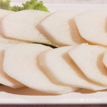 边吃边聊,喝一口菌汤鲜美无比,口感润滑