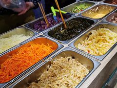 自助取餐区-三兄弟高炉烧饼