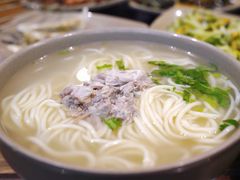 -亮亮面馆(经六路店)