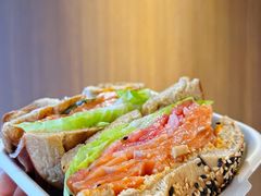 烟熏三文鱼贝果-HOLY BAGEL(苏河店)