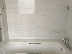 -上海漕河泾万丽酒店