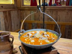 -老滇山寨•云南特色菜•地方菜•民族风情歌舞表演(金碧店)