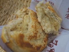芝麻烧饼-穆得·老周家牛肉烧饼(普利街店)