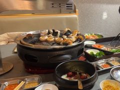 -围炉肉舍•炭烤活鳗•丹东海鲜烤肉(步行街店)