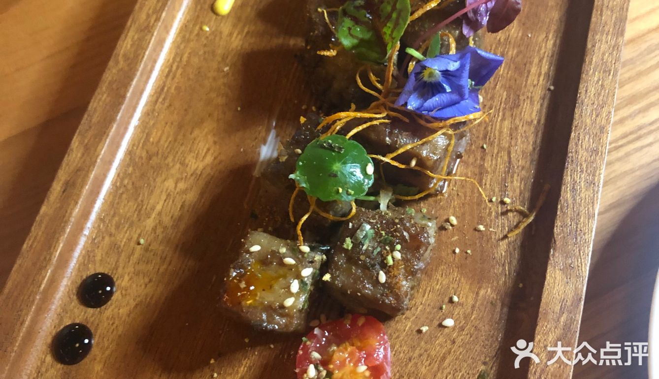 会变身的西餐酒吧