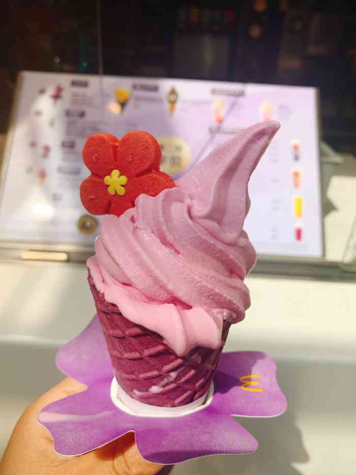 麦当劳(张杨路店)-"麦当劳甜品站对于新品 又是草莓味的 那.