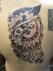 欧美-木子·纹身店TATTOO穿孔·洗纹身
