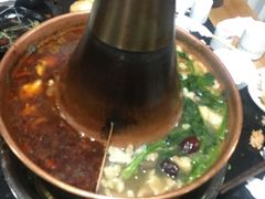 -果松木炭酸菜铜火锅·外婆参鸡汤