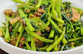 Stir-fried Hollow Bamboo Shoots with Pork Lard