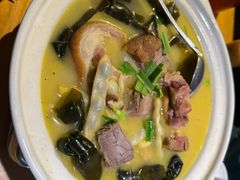 舅母子家的腊猪蹄-帅巴人舅母子腊蹄民俗村