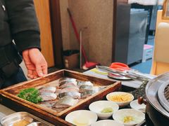 -围炉肉舍•炭烤活鳗•丹东海鲜烤肉(步行街店)