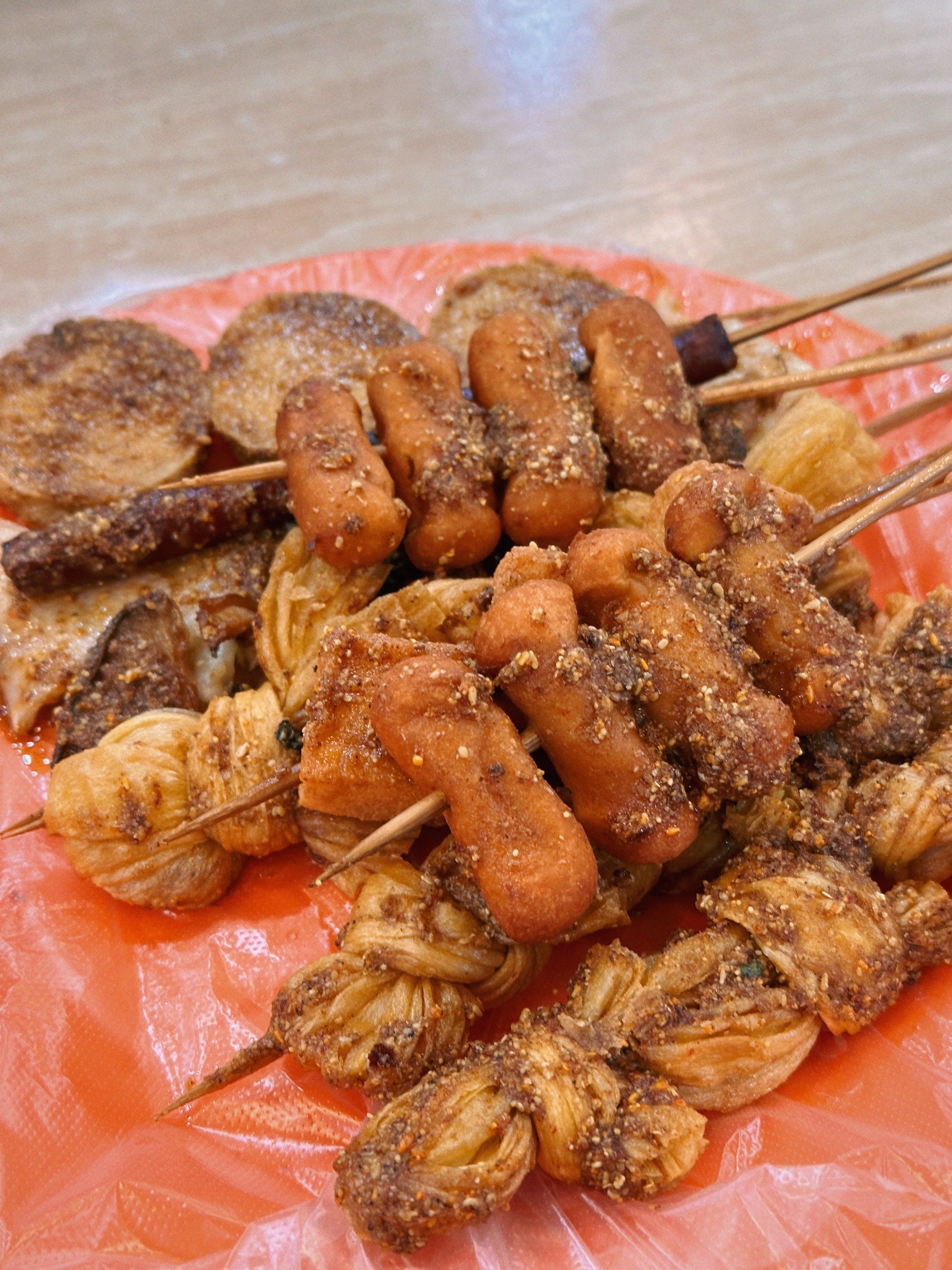 淄博麻辣串!老张店炸串还得老天香