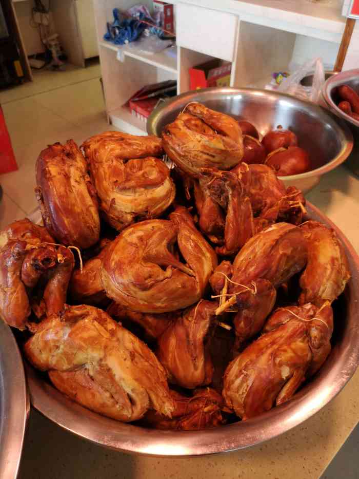 张金涛熏鸡-"开车回老家的路上路过卓资山就停下来休.