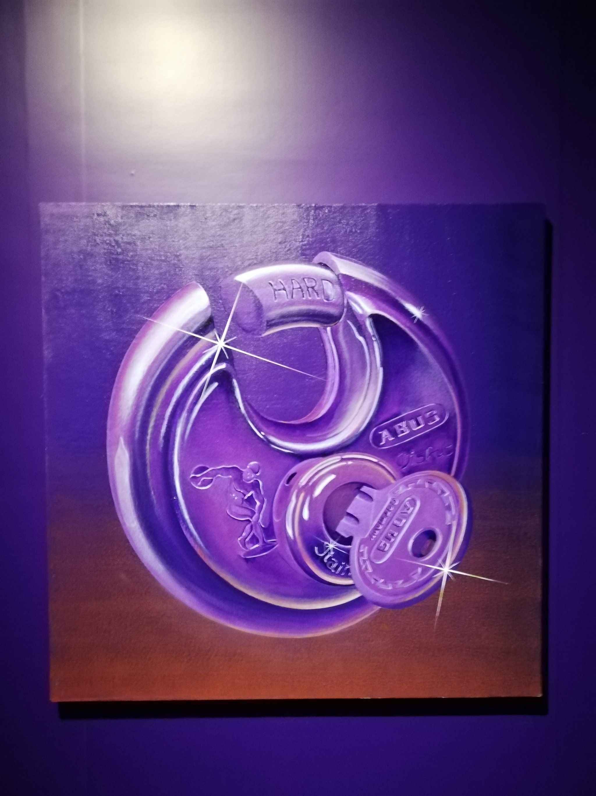 暗紫色风绘画神秘感十足