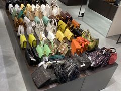 -URBAN REVIVO(七宝领展广场店)