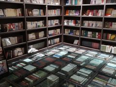 -钟书阁(松江泰晤士小镇店)