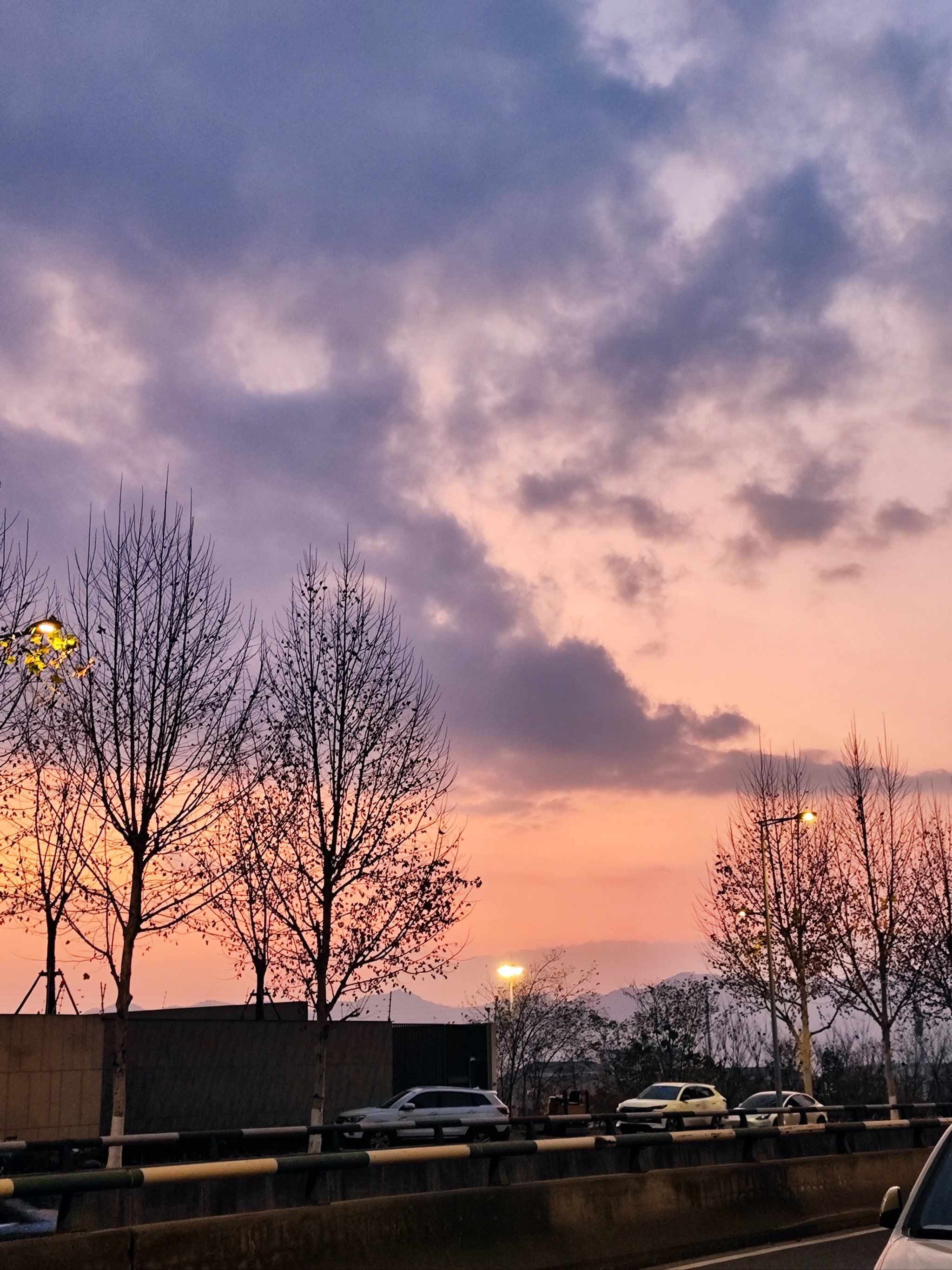 晚霞染红了天空