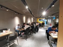 大堂-麦当劳(中山公园龙之梦店)