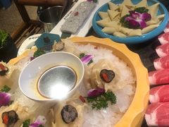 -老牌坊云南鱼豆花火锅(哈西万达店)