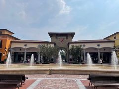 -Longchamp(佛罗伦萨小镇奥特莱斯店)