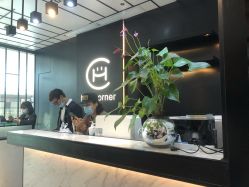 -HAIR CORNER