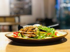 照烧鸡肉配牛油果拉法沙拉-HELLO 27 意面·沙拉·帕尼尼