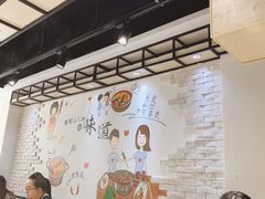 大堂-百品聚旋转火锅(万德庄店)