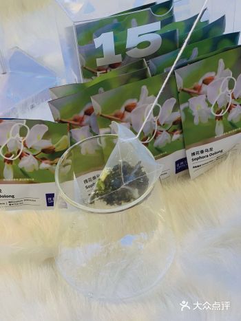 春天就是透着幽幽的槐花香气的季节 从前在老院子