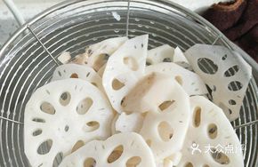Sliced Water Chestnut in Boiling Broth