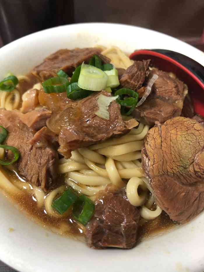 港园牛肉面(盐埕店)-"这间港式牛肉面,我吃上一回就难忘.嫩又弹.