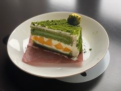 芒果抹茶奶油奶酥蛋糕-black rainbow coffee