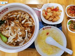 -呷佬·长沙手工米粉(金沙江路店)