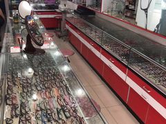 -朱师傅眼镜·蔡司·依视路·尼康(市先进店)