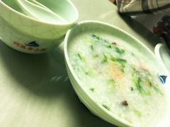 香菇青菜粥-阿政粤小馆(中央大街店)