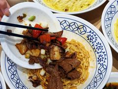 -李与白包子铺(桐梓林店)